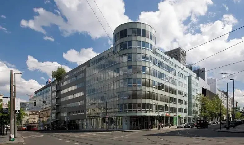 Pronájem kanceláře, Praha - Smíchov, Plzeňská, 375 m2