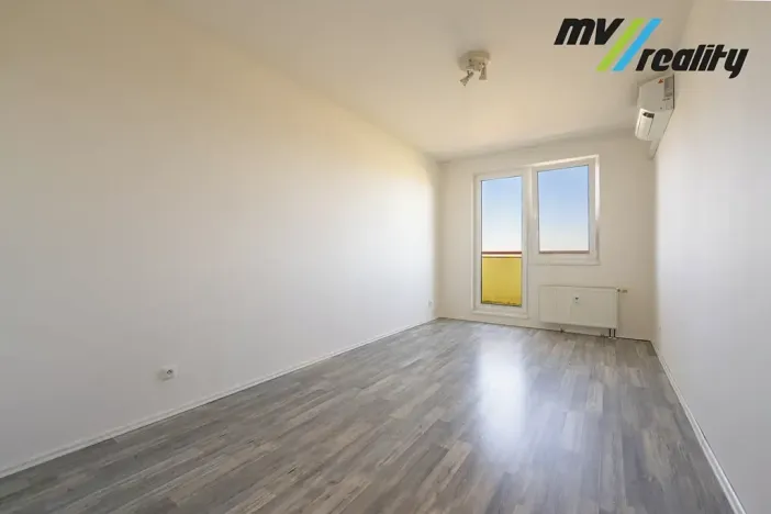 Prodej bytu 3+1, Milovice, Topolová, 77 m2
