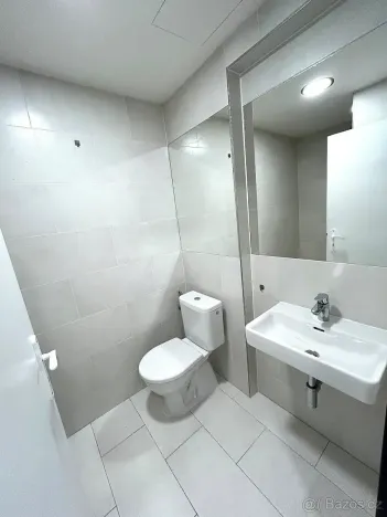 Pronájem bytu 1+kk, Praha - Radotín, Vrážská, 27 m2