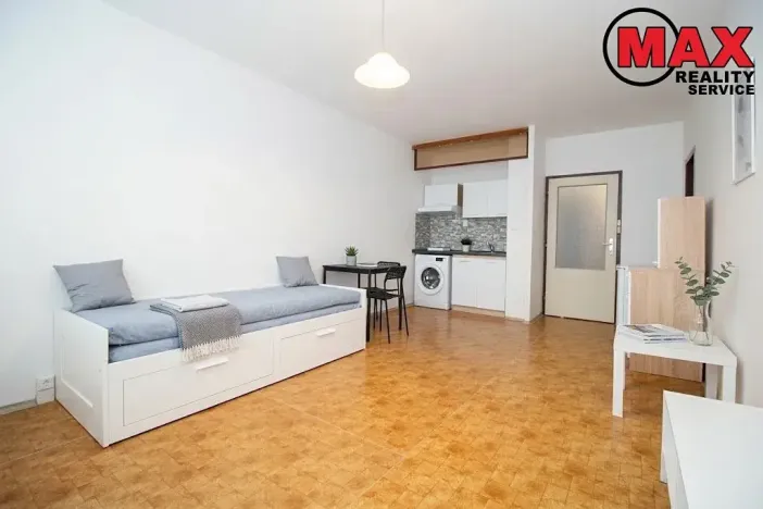 Pronájem bytu 1+kk, Praha - Háje, Schulhoffova, 29 m2