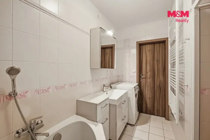 Prodej bytu 3+1, Kněževes, Štrosova, 55 m2