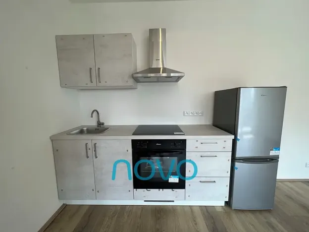 Pronájem bytu 1+kk, Praha, Stočesova, 34 m2