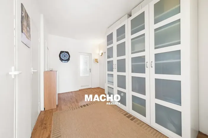 Prodej bytu 3+1, Praha - Modřany, Pirinská, 73 m2