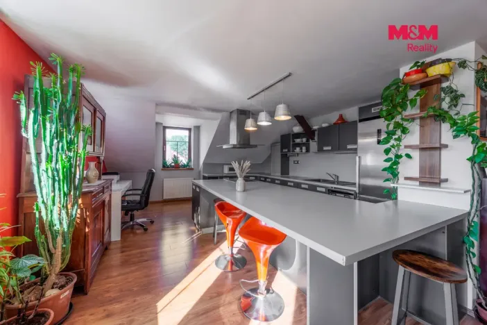 Prodej rodinného domu, Bečov nad Teplou, nám. 5. května, 351 m2