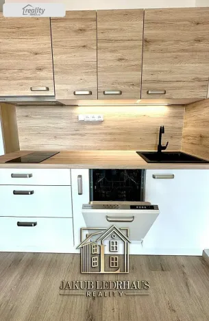 Pronájem bytu 1+kk, Praha - Hloubětín, U Tesly, 32 m2