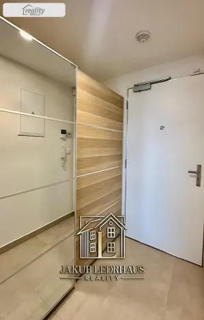 Pronájem bytu 1+kk, Praha - Hloubětín, U Tesly, 32 m2