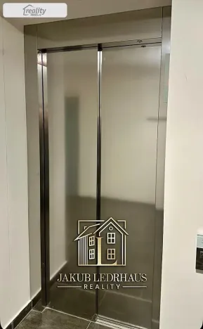 Pronájem bytu 1+kk, Praha - Hloubětín, U Tesly, 32 m2
