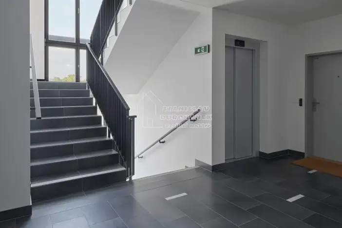 Pronájem bytu 1+kk, Praha - Střížkov, Střížkovská, 28 m2