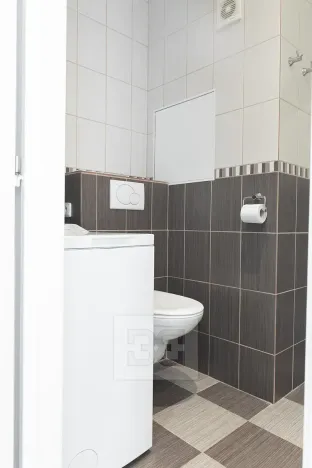 Pronájem bytu 1+kk, Praha - Troja, Krynická, 29 m2