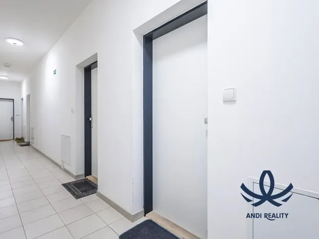 Pronájem bytu 1+1, Milovice, Slepá, 32 m2