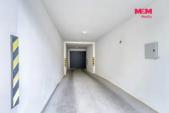Pronájem garážového stání, Plzeň - Jižní Předměstí, Karlova, 15 m2