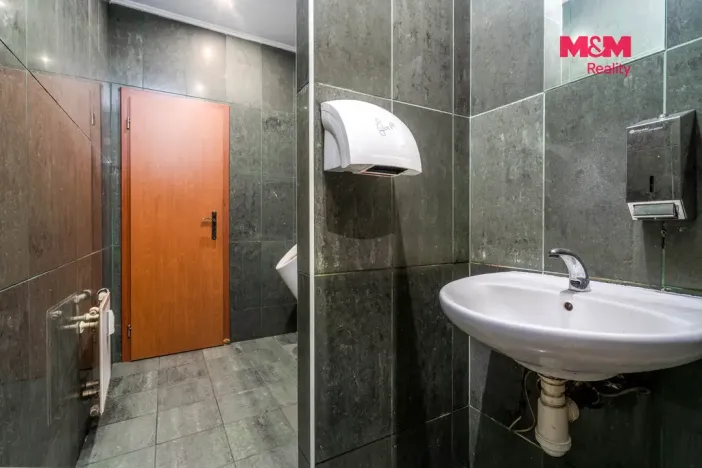 Pronájem obchodního prostoru, Praha, Trnkovo náměstí, 324 m2