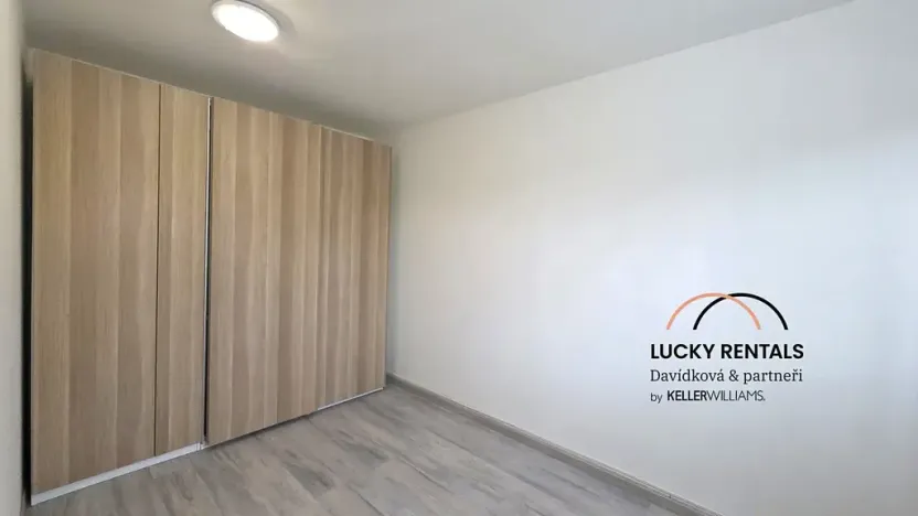 Pronájem bytu 2+kk, Průhonice, U Křížku, 44 m2