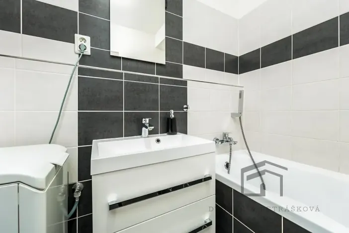 Pronájem bytu 3+kk, Praha - Černý Most, náměstí Plukovníka Vlčka, 86 m2