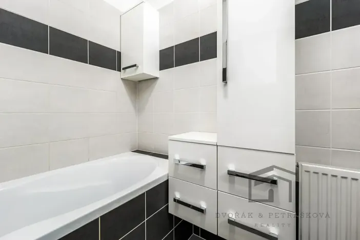 Pronájem bytu 3+kk, Praha - Černý Most, náměstí Plukovníka Vlčka, 86 m2