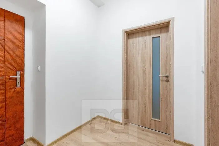Pronájem bytu 2+kk, Praha - Řepy, Karlovarská, 42 m2