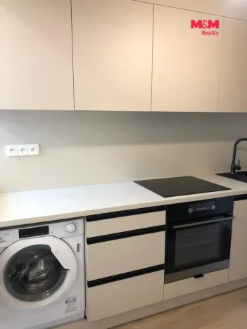 Pronájem atypického bytu, Hradec Králové - Kukleny, Pražská třída, 30 m2