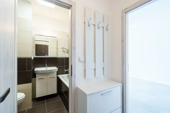 Prodej bytu 1+kk, Praha - Prosek, Veltruská, 33 m2