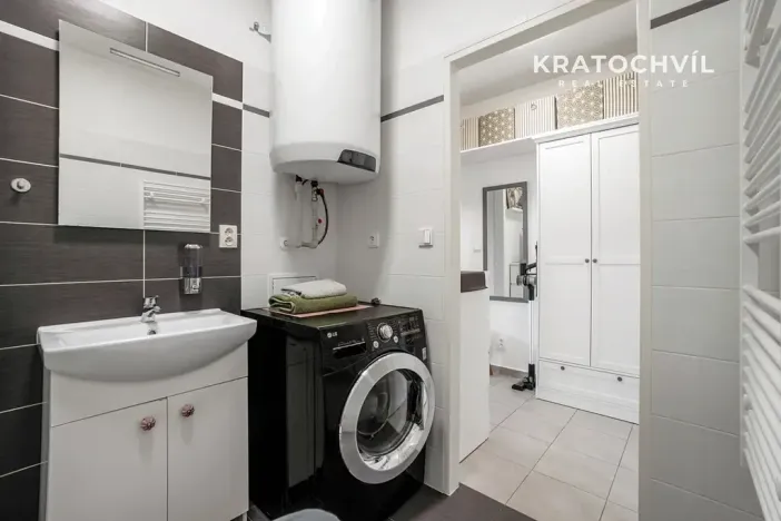 Prodej bytu 2+kk, Jesenice, Na Okruhu, 42 m2