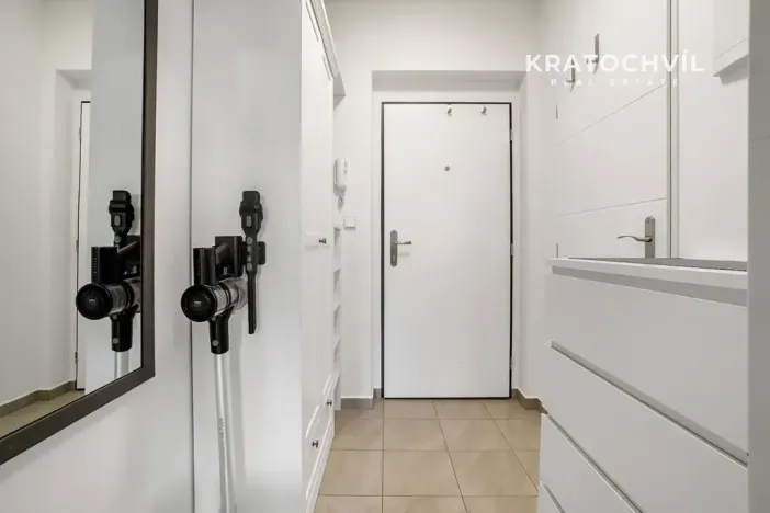 Prodej bytu 2+kk, Jesenice, Na Okruhu, 42 m2
