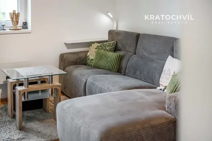 Prodej bytu 2+kk, Jesenice, Na Okruhu, 42 m2