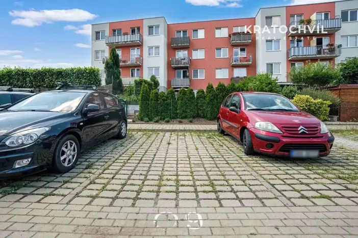 Prodej bytu 2+kk, Jesenice, Na Okruhu, 42 m2