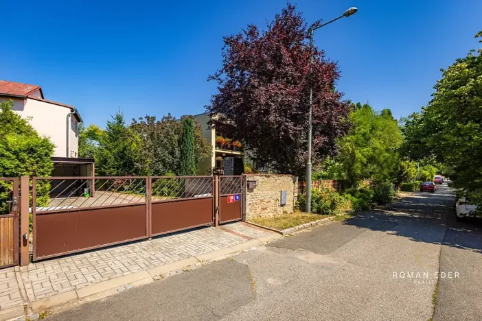 Prodej rodinného domu, Praha - Třeboradice, Šircova, 306 m2