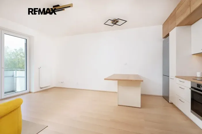 Prodej bytu 2+kk, Jince, Zborovská, 45 m2