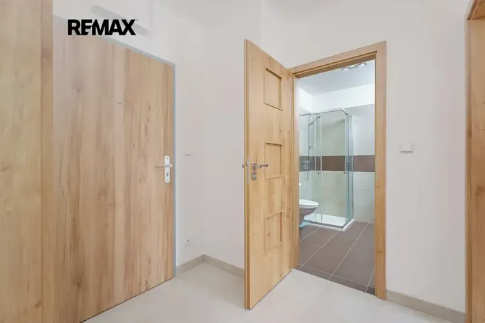Prodej bytu 2+kk, Jince, Zborovská, 45 m2