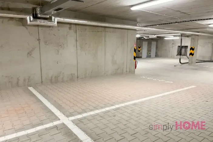 Pronájem garážového stání, Praha - Vysočany, Pod Harfou, 13 m2