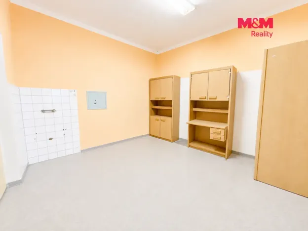 Pronájem skladu, Louny, Poděbradova, 235 m2