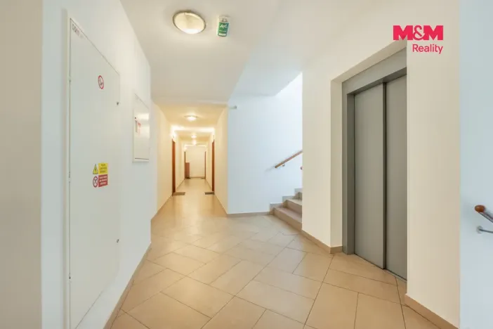 Prodej bytu 2+kk, Praha - Suchdol, Holubí, 40 m2