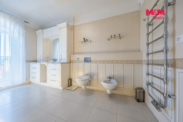 Prodej kanceláře, Šestajovice, U Váhy, 356 m2
