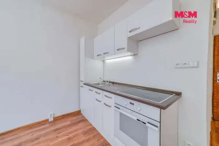 Prodej bytu 1+kk, Karlovy Vary - Doubí, 20 m2