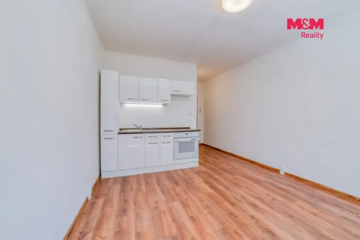 Prodej bytu 1+kk, Karlovy Vary - Doubí, 20 m2