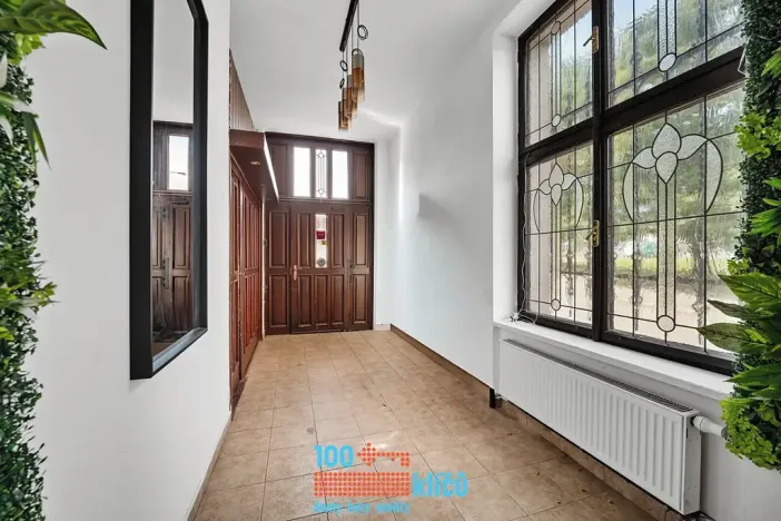 Pronájem restaurace, Praha - Záběhlice, Roztylské náměstí, 335 m2