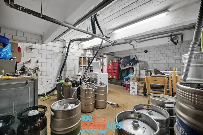 Pronájem restaurace, Praha - Záběhlice, Roztylské náměstí, 335 m2