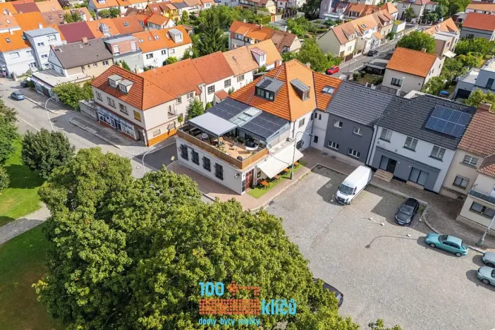 Pronájem restaurace, Praha - Záběhlice, Roztylské náměstí, 335 m2