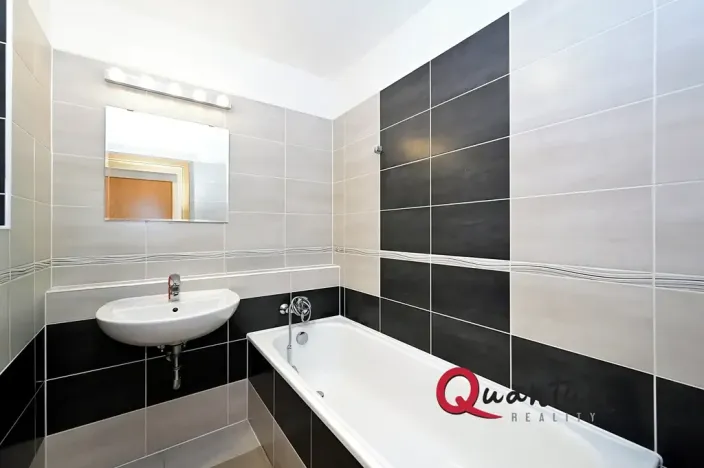 Pronájem bytu 2+kk, Praha - Černý Most, Rudolfa Holeky, 33 m2