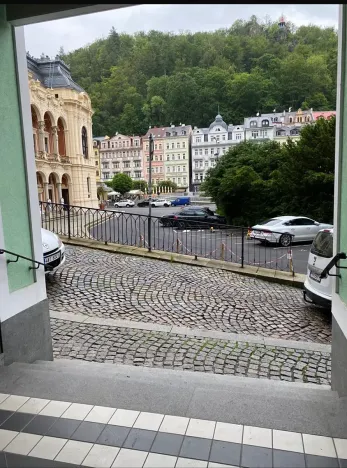 Pronájem obchodního prostoru, Karlovy Vary, Divadelní náměstí, 30 m2