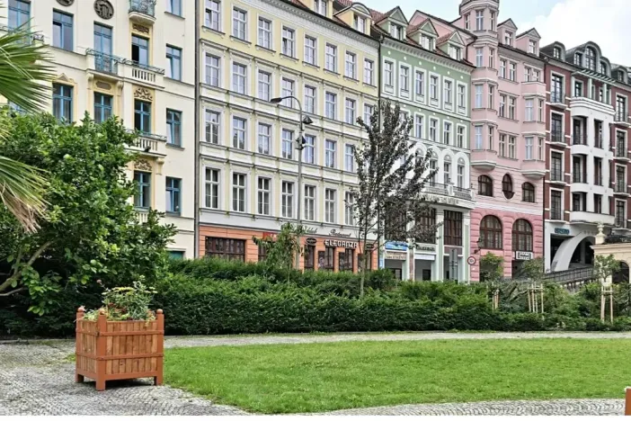 Pronájem obchodního prostoru, Karlovy Vary, Divadelní náměstí, 30 m2