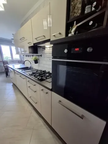 Prodej bytu 2+1, Karlovy Vary, Západní, 59 m2
