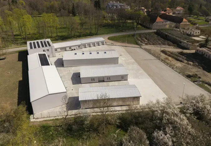 Pronájem skladu, Hořín, 1933 m2