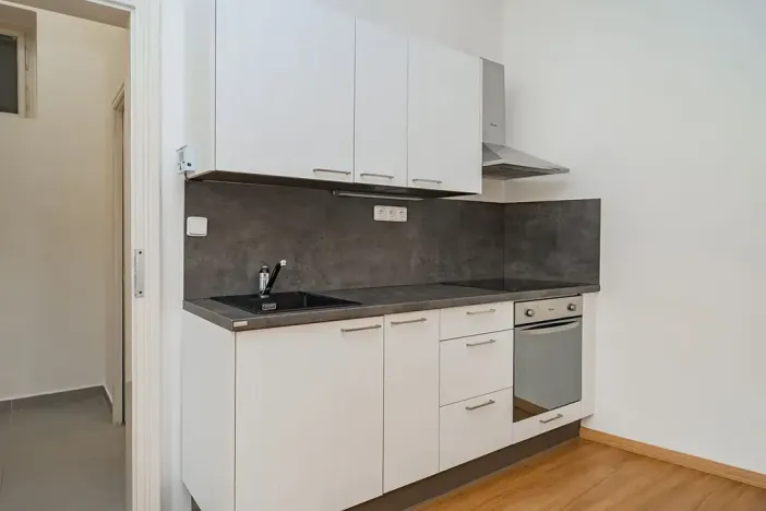 Pronájem bytu 1+kk, Praha - Nové Město, Lípová, 35 m2