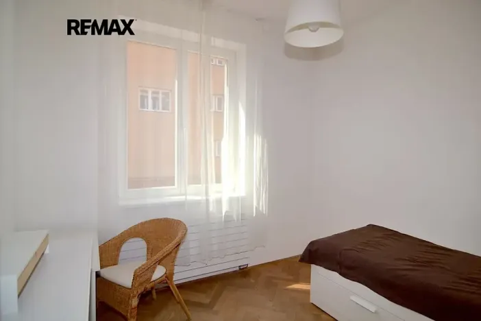 Pronájem bytu 3+1, Praha - Podolí, Podolská, 69 m2