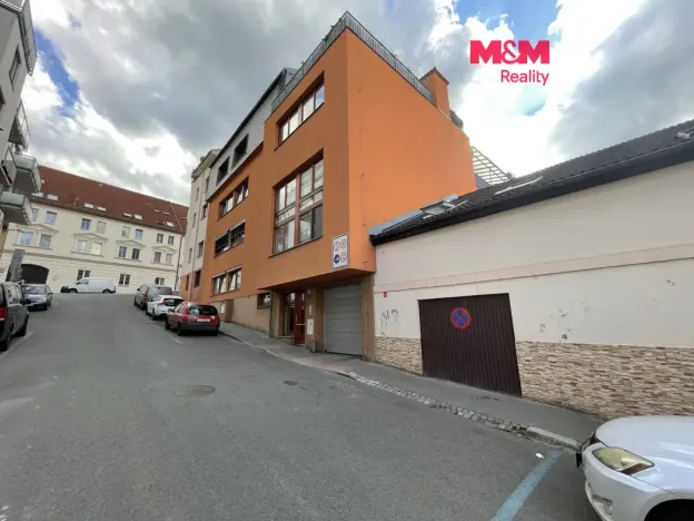 Prodej garážového stání, Praha - Košíře, Tůmova, 11 m2
