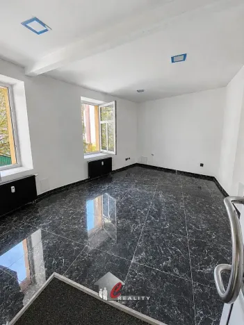 Pronájem obchodního prostoru, Jablonec nad Nisou, Podhorská, 90 m2