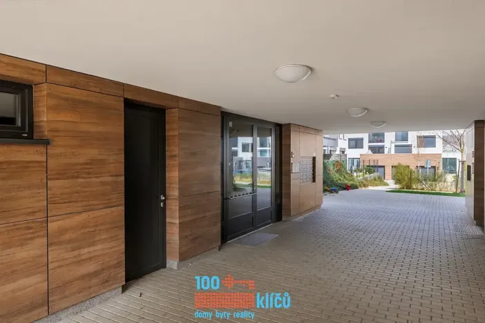 Pronájem bytu 2+kk, Praha - Lipence, Černošická, 48 m2