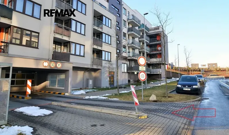 Pronájem garážového stání, Praha - Stodůlky, Svitákova, 18 m2