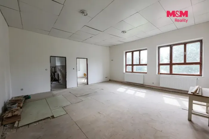 Prodej obchodního prostoru, Černošín, 1100 m2